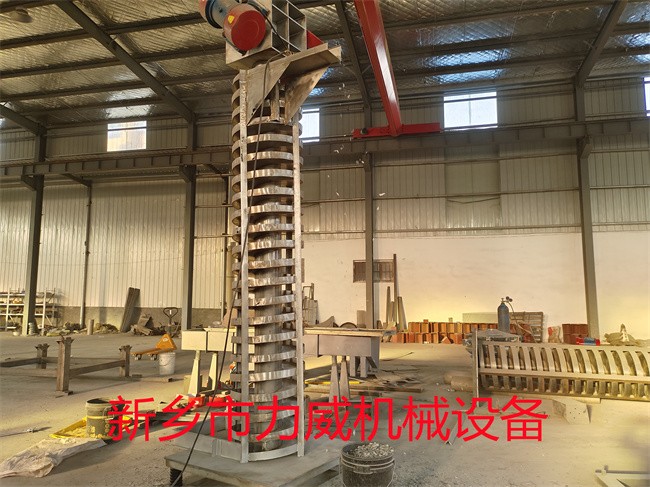 樹(shù)脂顆粒降溫冷卻輸送機(jī)氧化鋁散熱降溫提升機(jī)