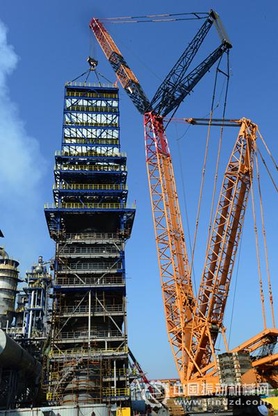 圖為吊裝到位　對接成功